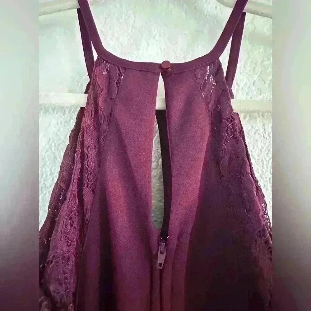 Speechless Burgundy Dress with Lace Accents Juniors Size 5, Prom, fun and formal - Picture 4 of 7